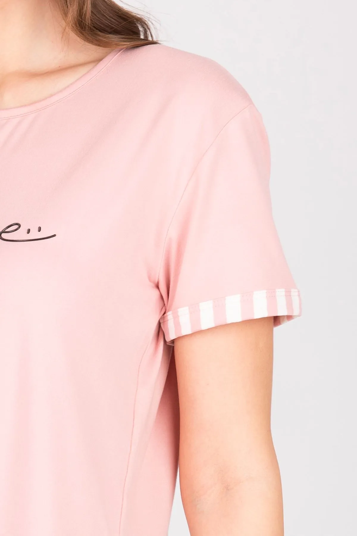 Kadın Kısa Kollu Yumuşak Dokulu Bambu Pembe Pijama Takımı