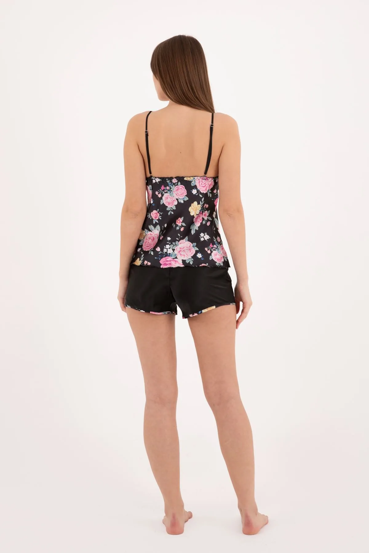 Çiçekli Siyah İp Askılı Kolsuz Saten Şortlu Pijama Takımı
