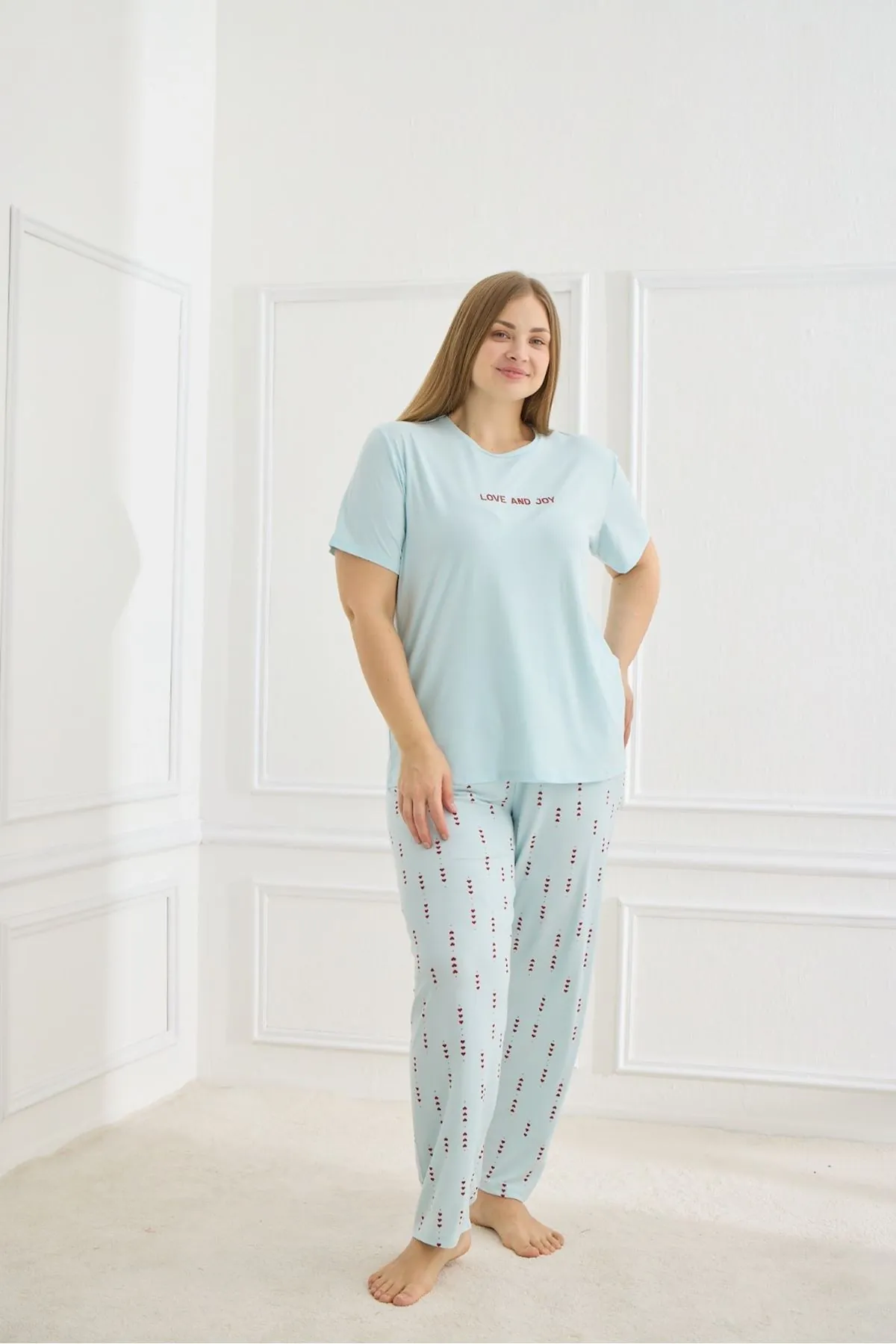 Kadın Desenli Mavi Kısa Kollu Esnek Yumuşak Dokulu Milan Kumaş Yazlık Büyük Beden Pijama Takımı