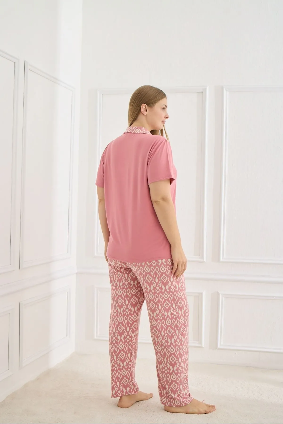 Kadın Milan Kumaş Gömlek Yaka Esnek Kısa Kollu Yumuşak Dokulu Pembe Yazlık Büyük Beden Pijama Takımı