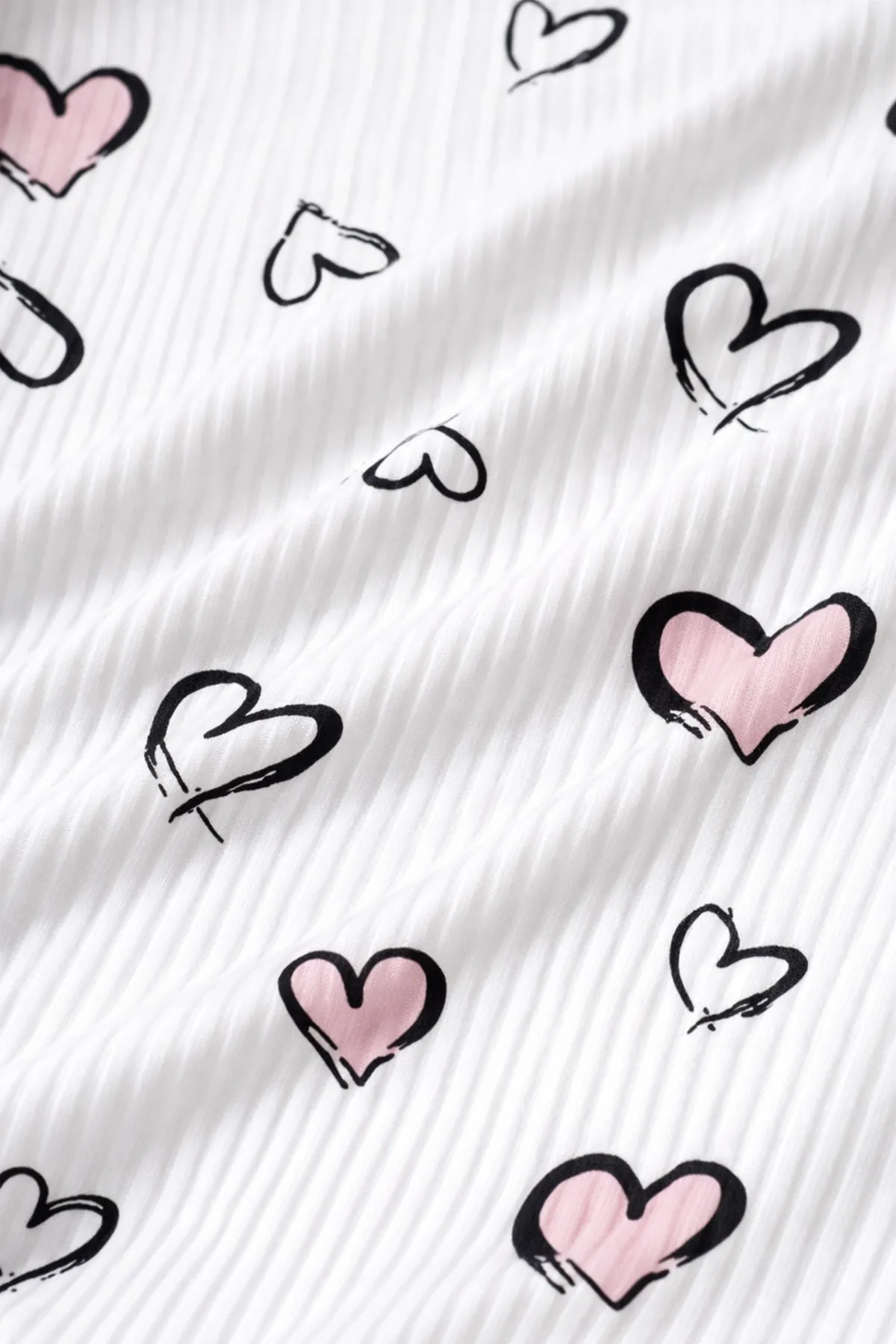 Kadın Kalp Desenli Kolsuz Mini Beyaz Şortlu Fiyonk Detaylı Askılı Yazlık Pijama Takımı
