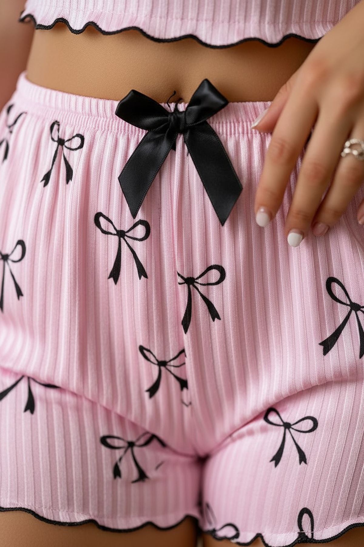 Kadın Kısa Şortlu Fiyonk Desenli Kolsuz Askılı Mini Pembe Pijama Takım