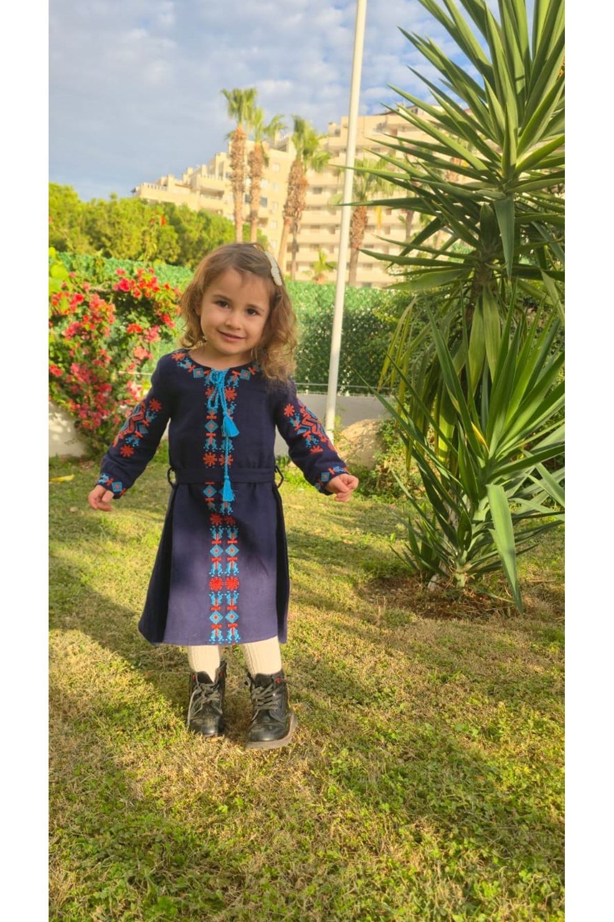 Kışlık Kalın El İşi Nakışlı Pazen Kumaş Uzun Kol Püsküllü Lacivert Kız Çocuk Elbise