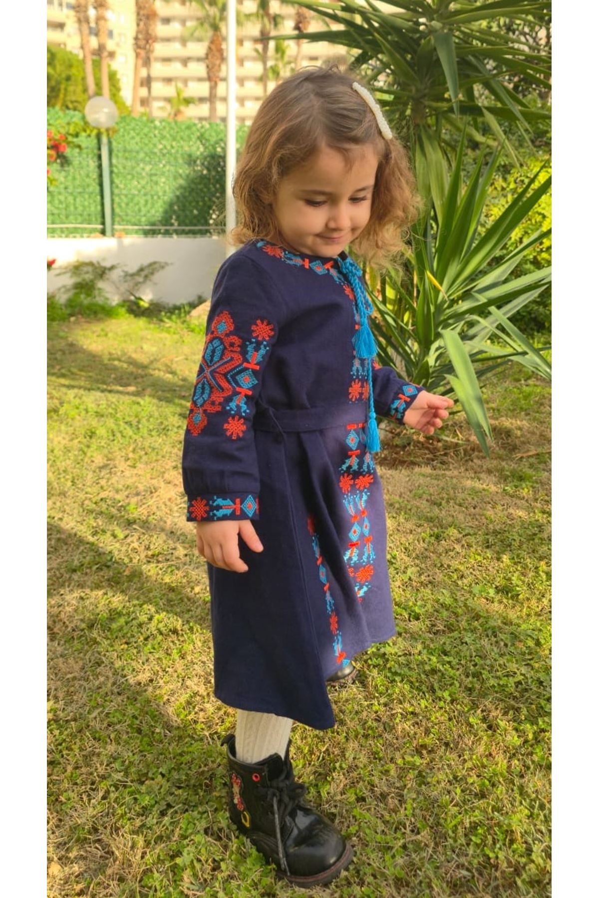 Kışlık Kalın El İşi Nakışlı Pazen Kumaş Uzun Kol Püsküllü Lacivert Kız Çocuk Elbise