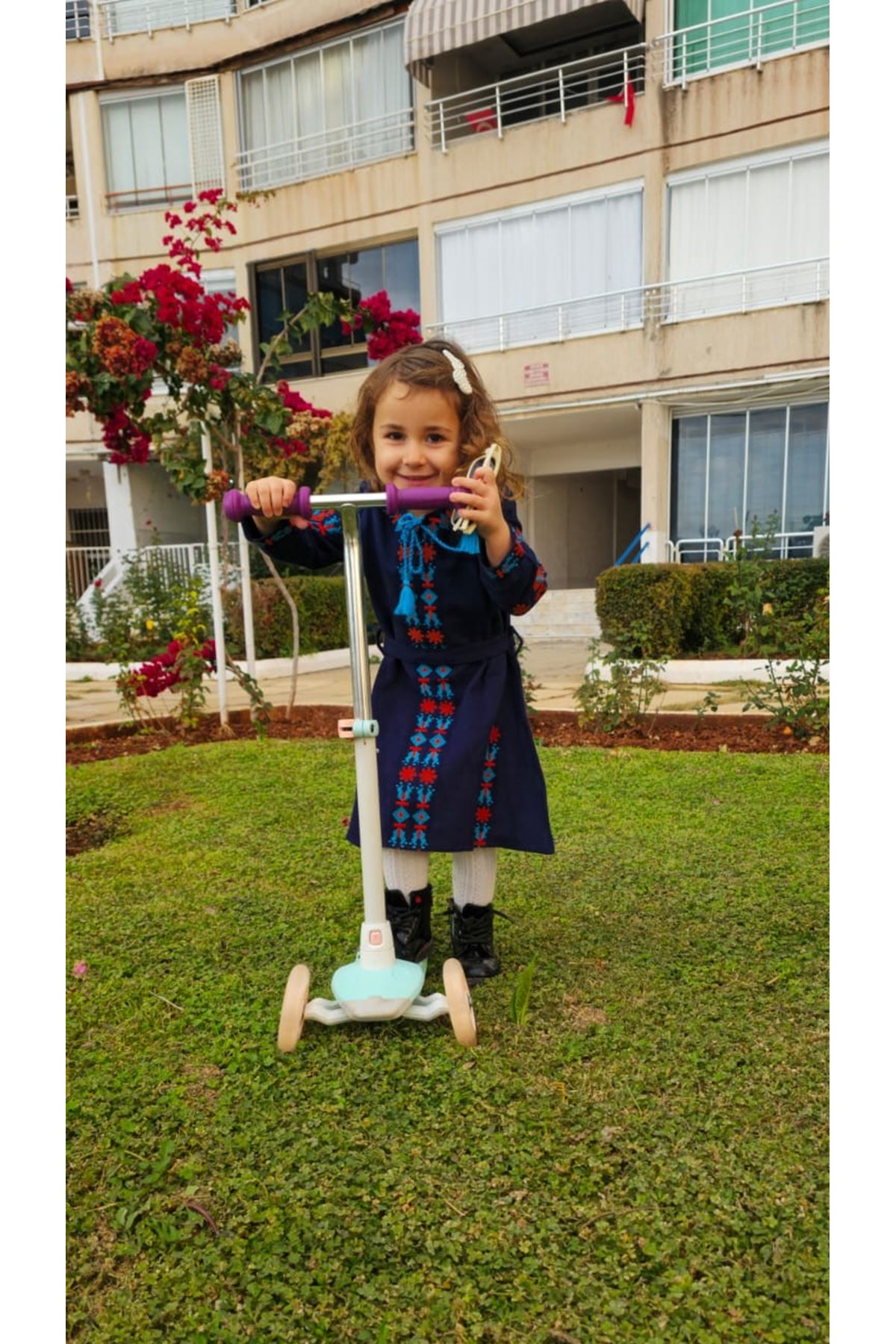 Kışlık Kalın El İşi Nakışlı Pazen Kumaş Uzun Kol Püsküllü Lacivert Kız Çocuk Elbise