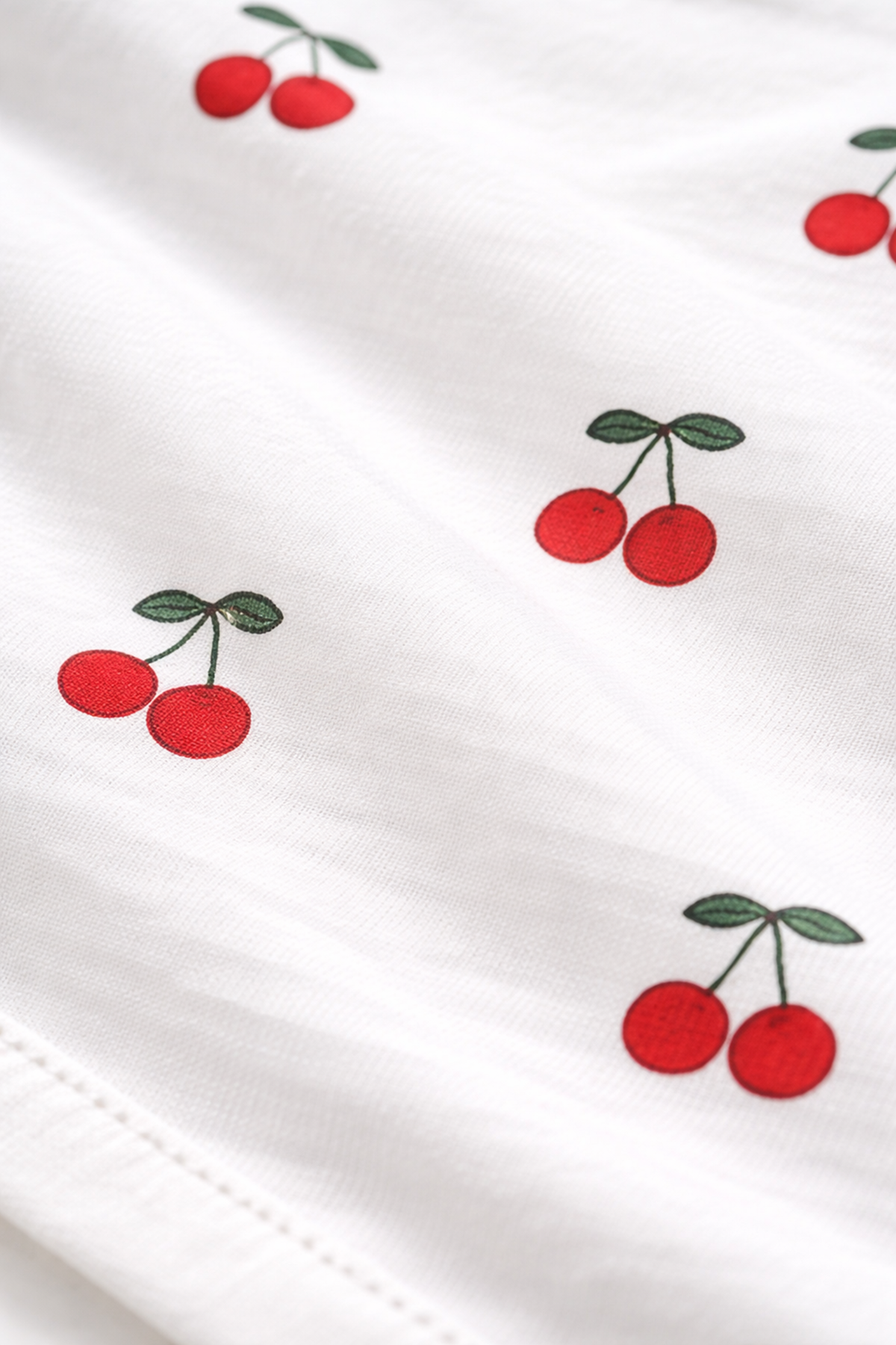 Kadın Beyaz Kiraz Desenli Mini Crop Şortlu Yazlık Pijama Takımı