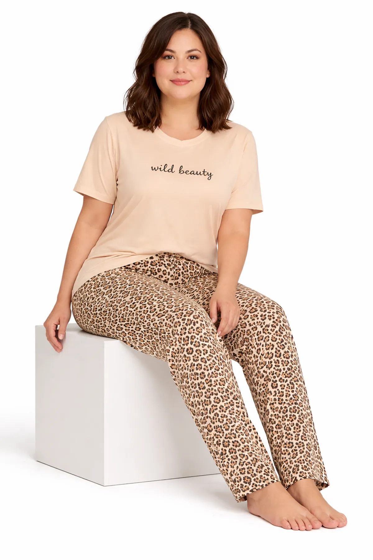 Büyük Beden Leoparlı Rahat Kesim Milan Kumaş Desenli Kadın Pijama Takımı 