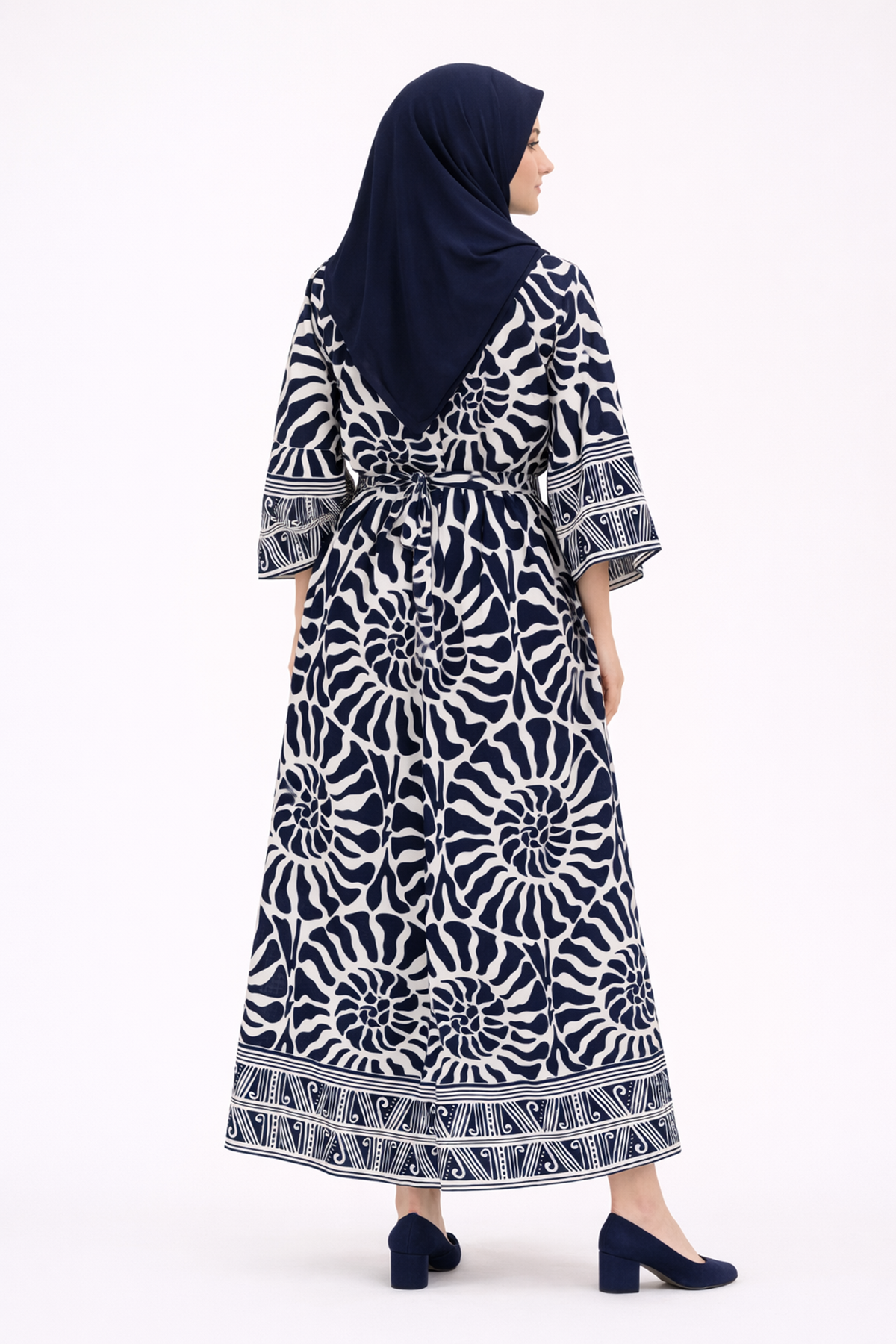 %100 Pamuklu Cepli ve Beli Kemerli Yazlık Tasarım Desenli Lacivert Gömlek Tesettür Elbise