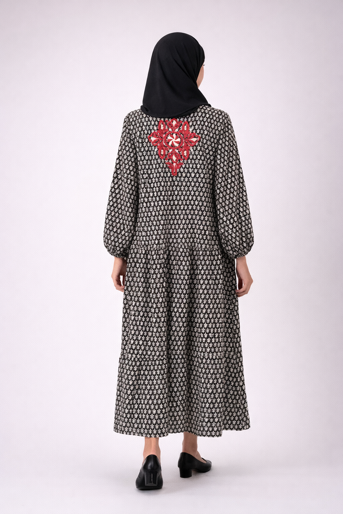 %100 Pamuklu Cepli ve Nakışlı Yazlık Tasarım Desenli Siyah Gömlek Tesettür Elbise
