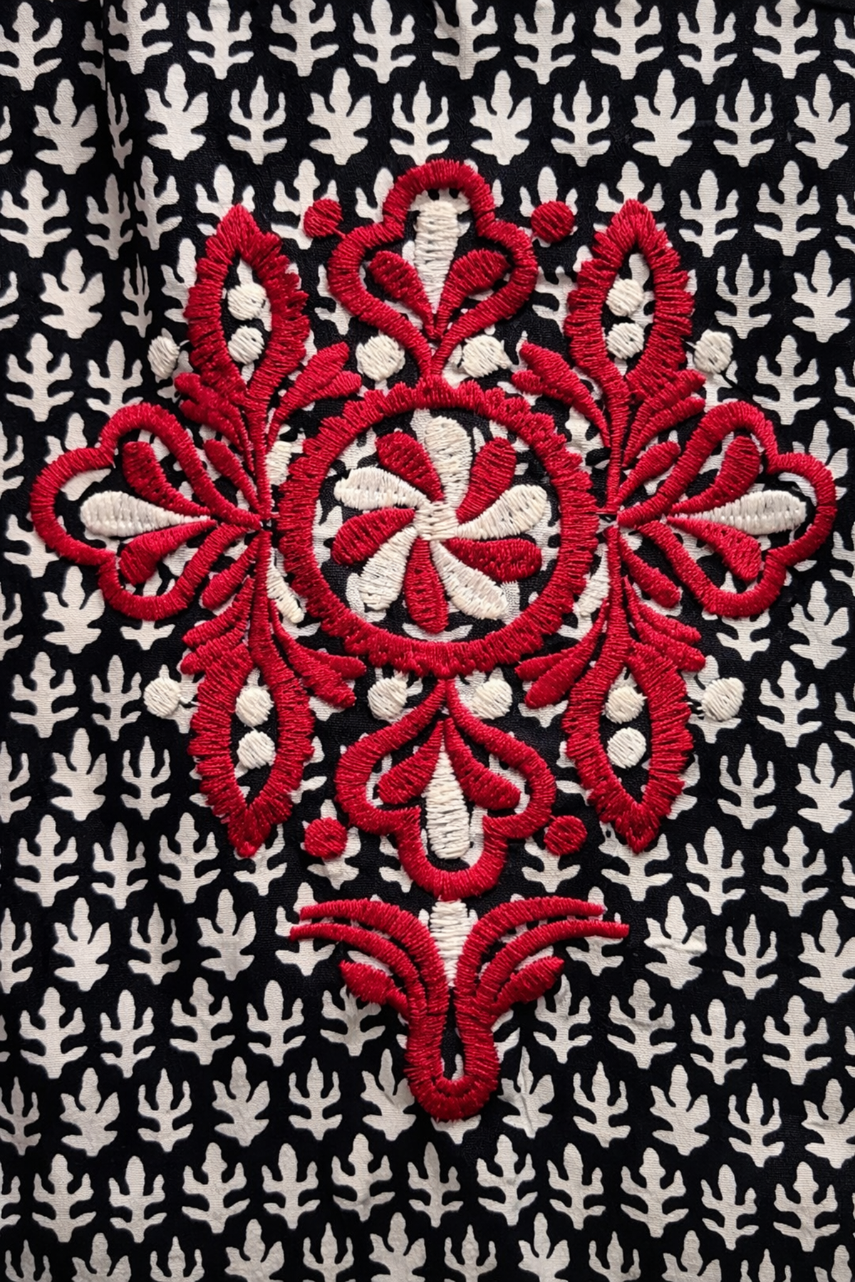 %100 Pamuklu Cepli ve Nakışlı Yazlık Tasarım Desenli Siyah Gömlek Tesettür Elbise