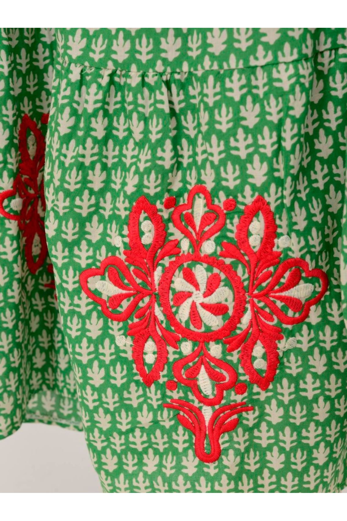 %100 Pamuklu Cepli ve Nakışlı Yazlık Tasarım Desenli Yeşil Gömlek Tesettür Elbise