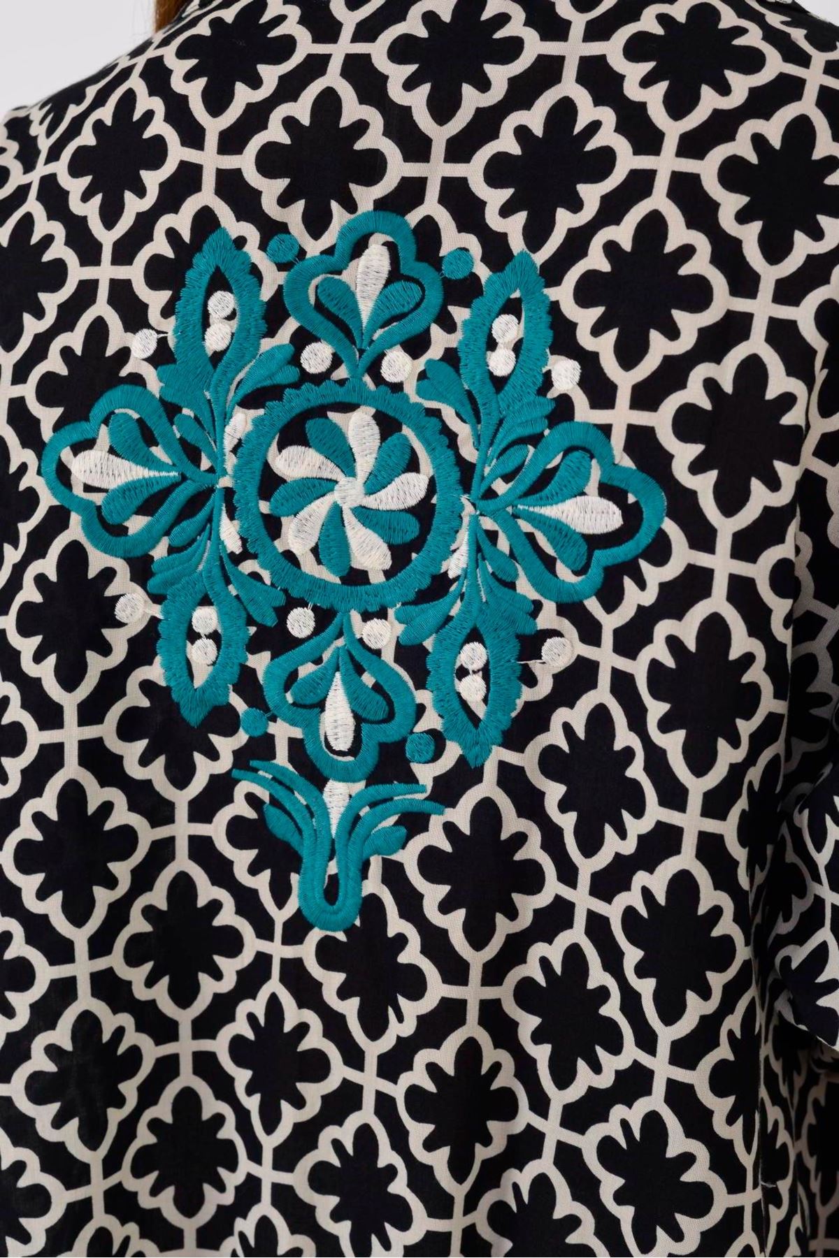 Kadın Desenli Nakış İşlemeli Pamuklu Maxi Cepli Siyah Uzun Gömlek Elbise