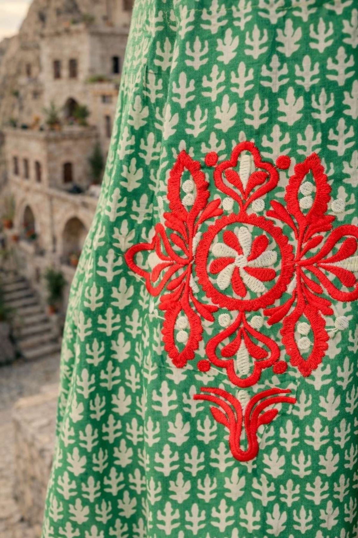 %100 Pamuklu Gizli Cepli ve Nakışlı Desenli Yeşil Hamile Gömlek Elbise