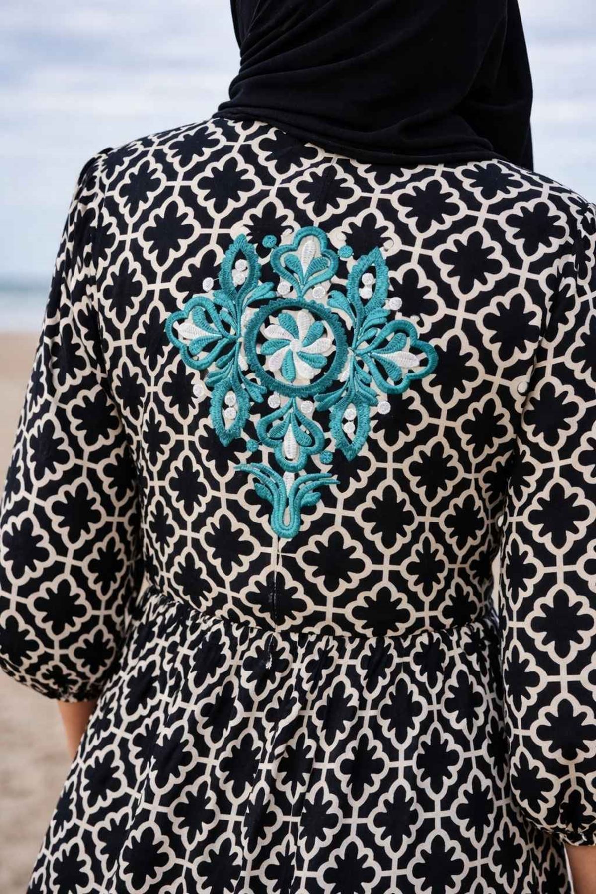 Kadın Önden Düğmeli Nakışlı Cepli Siyah Hamile Tesettür Elbise