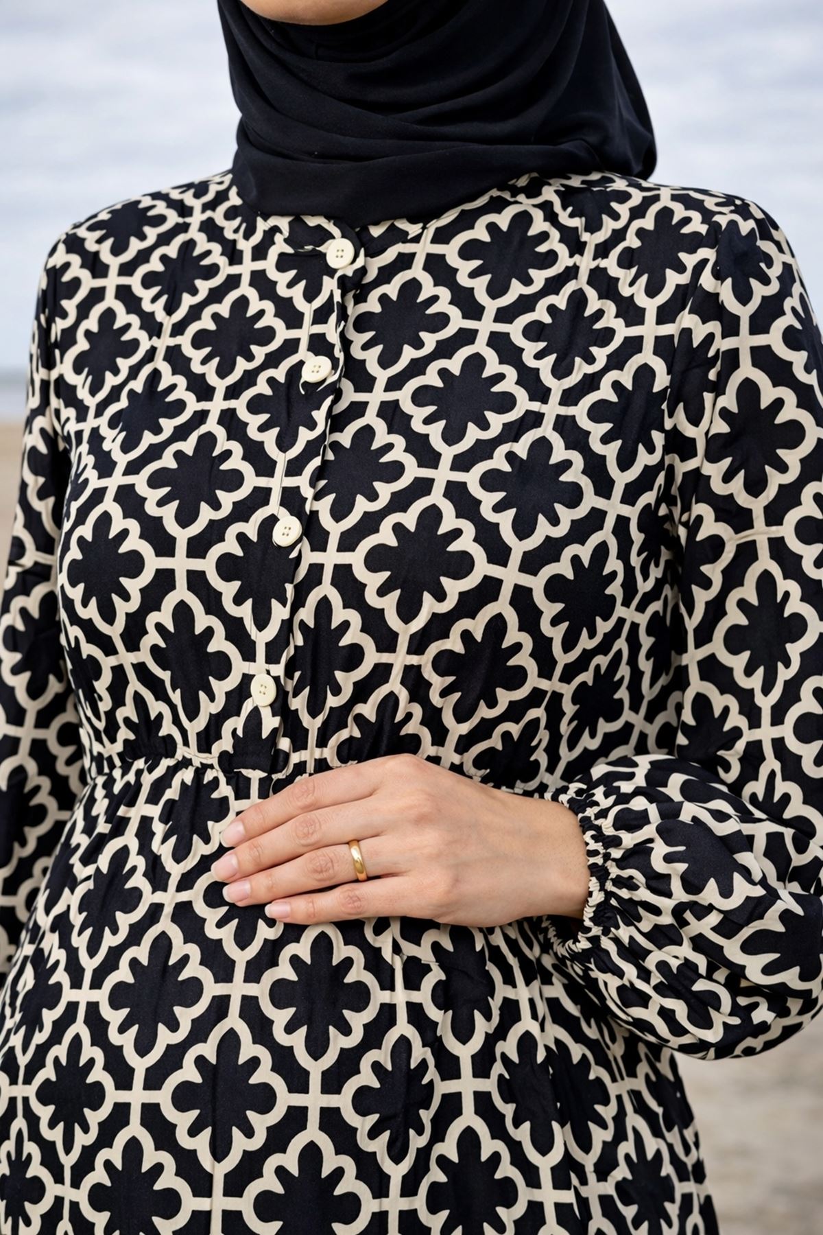 Kadın Önden Düğmeli Nakışlı Cepli Siyah Hamile Tesettür Elbise