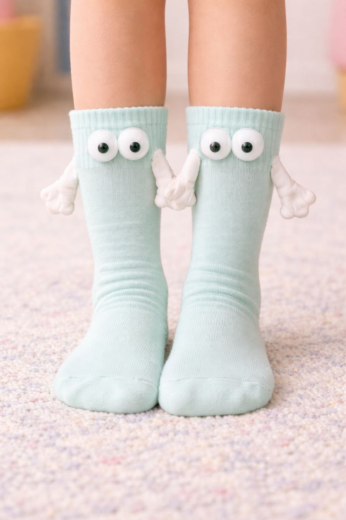 Magnetic Mint Green Kids Socks – Hand-Holding Cotton Model