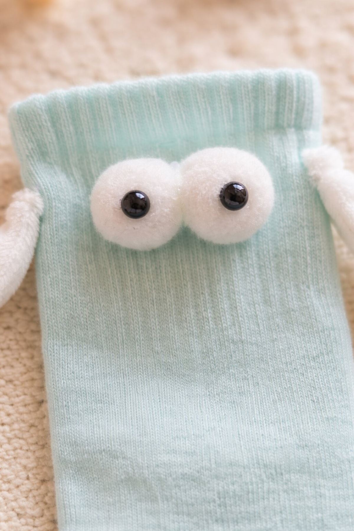 Magnetic Mint Green Kids Socks – Hand-Holding Cotton Model