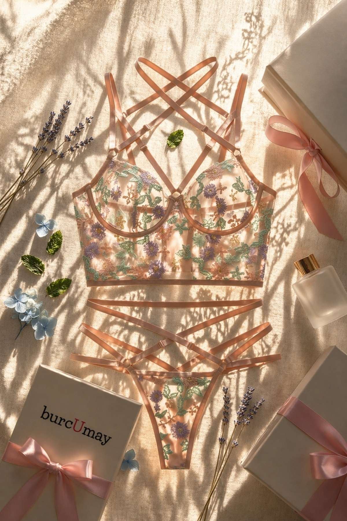 Kadın Çiçek İşlemeli Transparan Büstiyer İç Çamaşırı Takımı