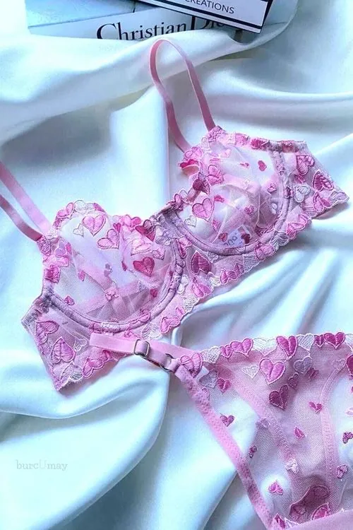 Kadın Pembe Kalpli Sütyen String Seksi Transparan Fantezi İç Çamaşırı Takımı