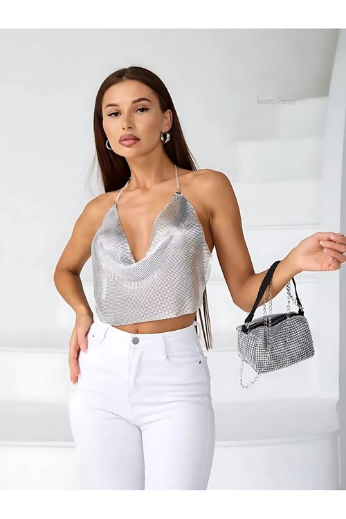 Kadın Gri Gümüş Parlak Taşlı Payetli Mini Crop Kayık Yaka Seksi Zincirli Bluz Zırh Büstiyer