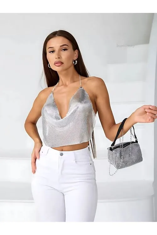 Kadın Gri Gümüş Parlak Taşlı Payetli Mini Crop Kayık Yaka Seksi Zincirli Bluz Zırh Büstiyer