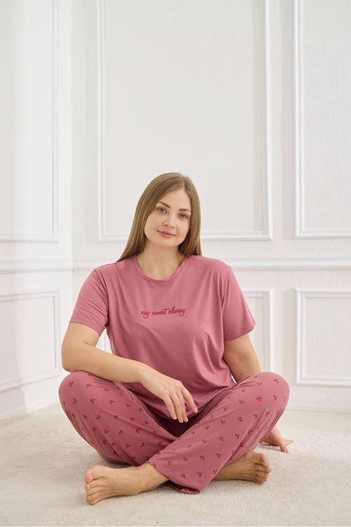Kadın Kiraz Desenli Pembe Kısa Kollu Esnek Dokulu Milan Kumaş Yazlık Büyük Beden Pijama Takımı
