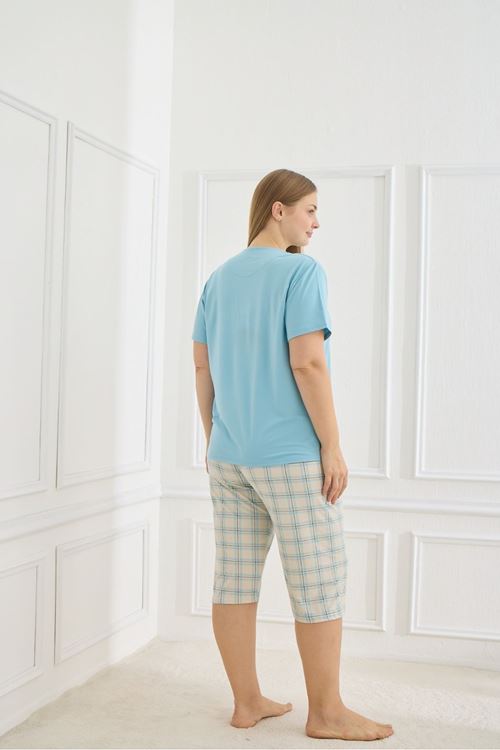 Yumuşak Dokulu Milan Kumaş Diz Altı Esnek Kısa Kollu Mavi Kadın Kapri Büyük Beden Pijama Takımı