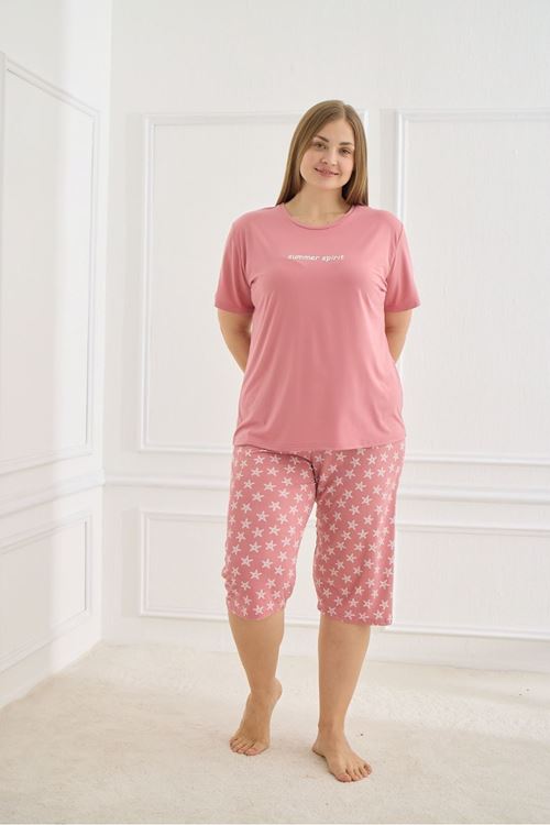 Yumuşak Dokulu Milan Kumaş Diz Altı Esnek Kısa Kollu Pembe Kadın Kapri Büyük Beden Pijama Takımı