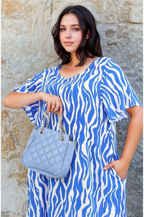 Kadın Desenli Mavi Kısa Kol Cepli Fırfırlı Viskon Midi Büyük Beden Elbise Yazlık Plaj Tatil Elbisesi