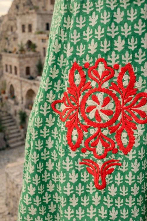 %100 Pamuklu Gizli Cepli ve Nakışlı Desenli Yeşil Hamile Gömlek Elbise