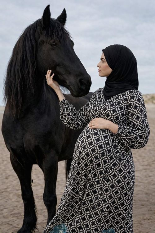 Kadın Önden Düğmeli Nakışlı Cepli Siyah Hamile Tesettür Elbise