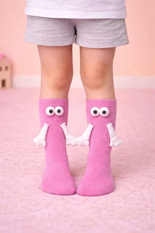 Pembe El Ele Tutuşan Mıknatıslı 3D Çocuk Çorap Pamuklu