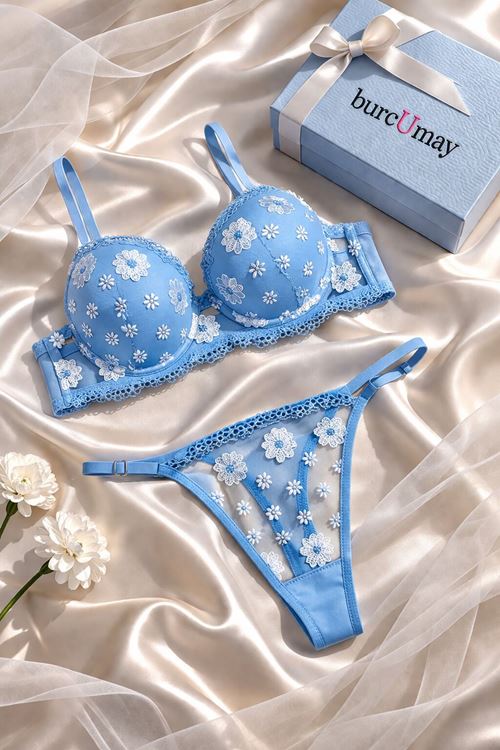 Kadın Mavi Papatya İşlemeli Dantel Detaylı Çift Dolgulu Sütyen Transparan String Takımı